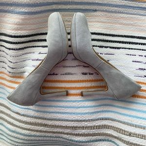 Naturalizer suede platform pumps, light blue, size 8